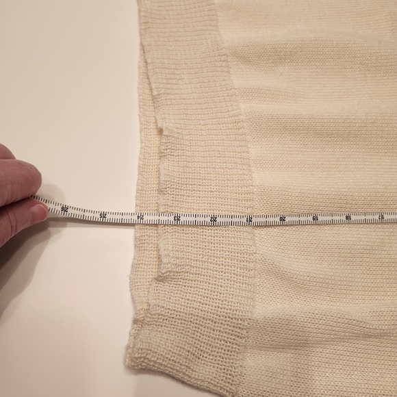 ✨ Classic Cream Knit Sweater – Soft Textured Short Sleeve | Spring - Picture 3 of 9